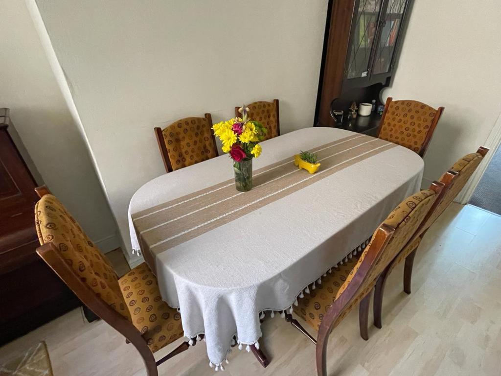 Room In Family Home Near Penny Lane Liverpool Ngoại thất bức ảnh