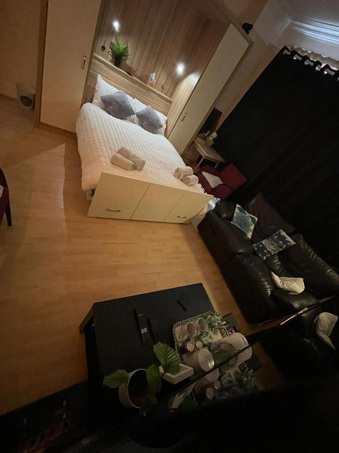Room In Family Home Near Penny Lane Liverpool Ngoại thất bức ảnh