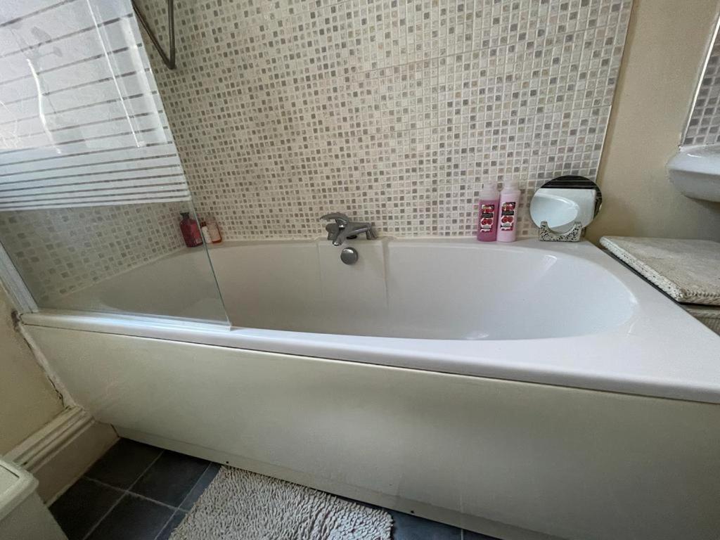 Room In Family Home Near Penny Lane Liverpool Ngoại thất bức ảnh